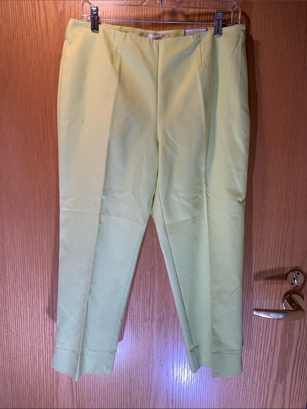 Chico's Cotton ‘Soft Lime’ Side Zip Straight Leg Crop Pants -Size 1 (Size 8)